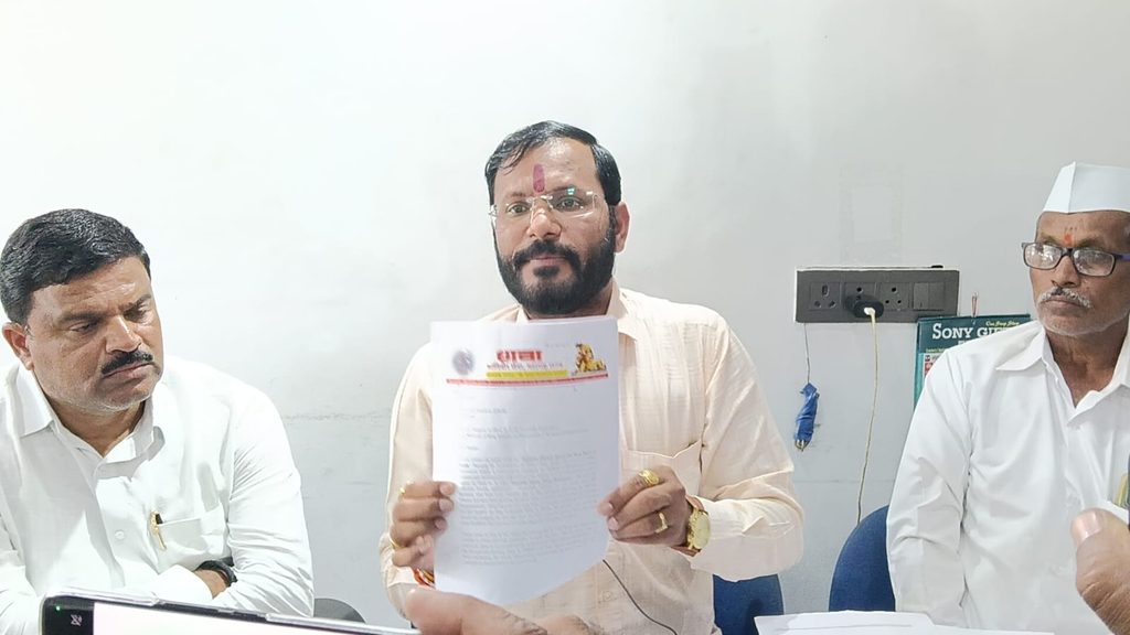 नाशिक :-नाशिक रिंग रोड बाधित शेतकऱ्यांचा संताप अनावर! कुंभमेळ्याच्या ध्वजारोहणावेळी आत्मदहन आंदोलनाचा इशारा-(प्रतिनिधी :निलेश शेकोकार ) whatsapp image 2026 10 30 at 5.14.01 pm (1)